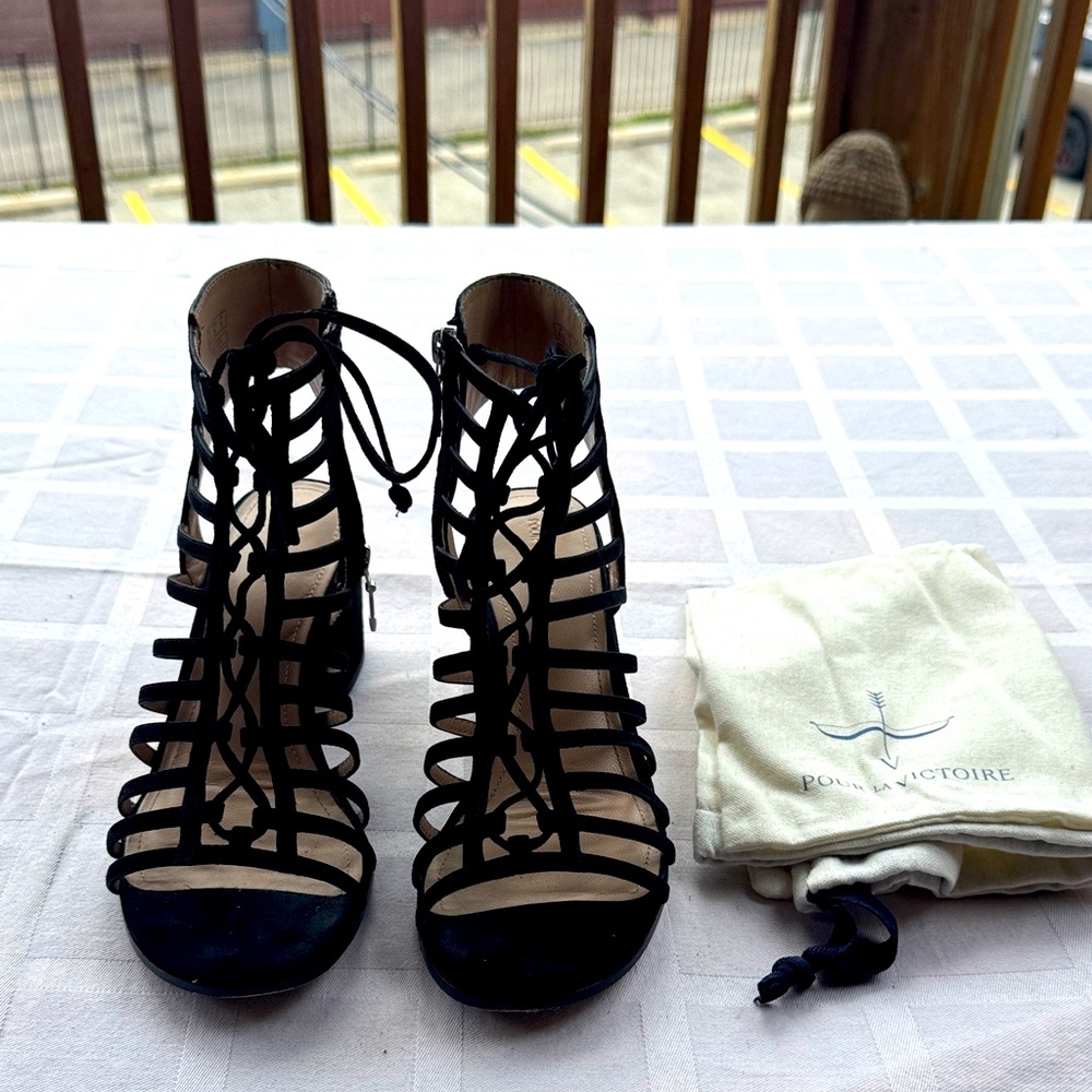 Pelle Moda Elegant Black Lace-Up Heels